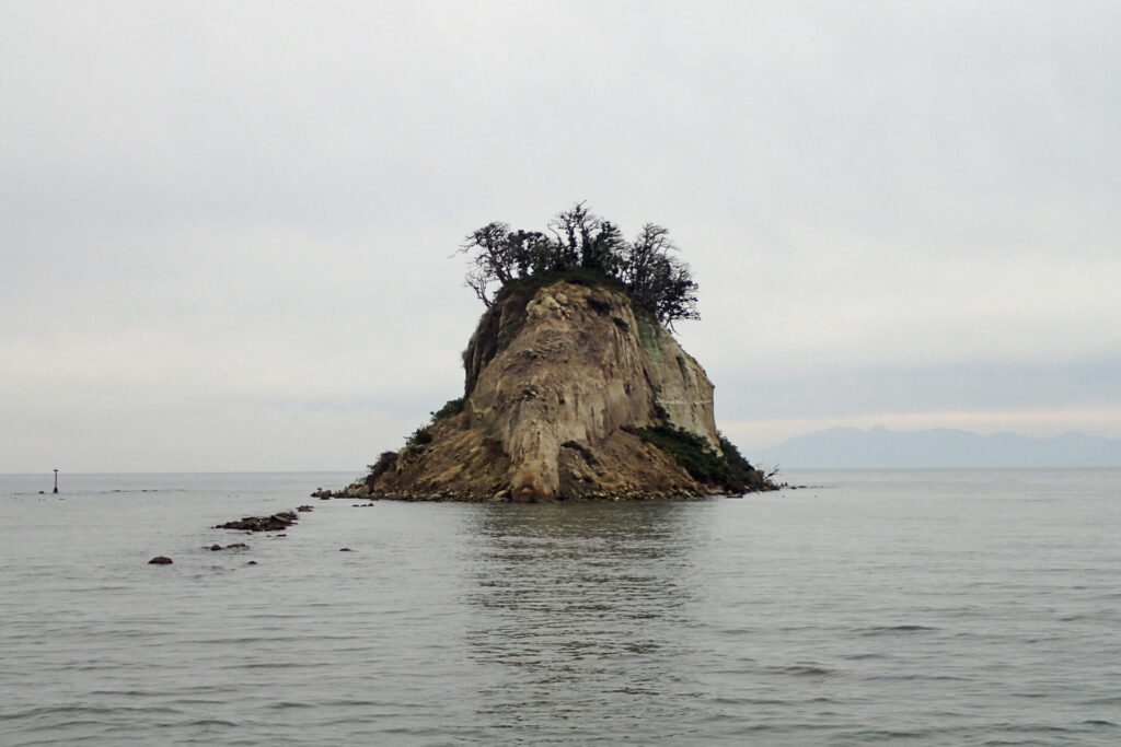 令和6年能登半島地震後の見附島