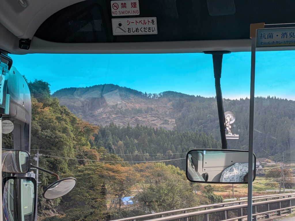 能登半島の市ノ瀬地すべりの全景写真.